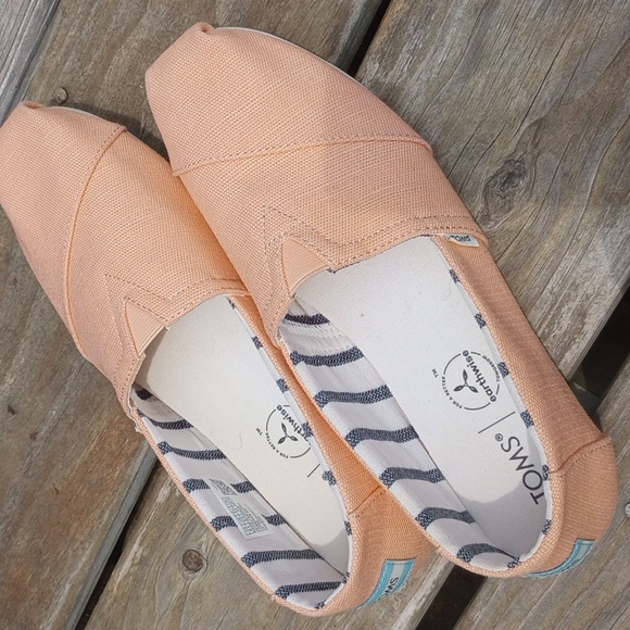 Toms Shoes - Tom's Flats Peach, worn once, Exc. Sz 8.5